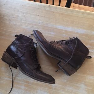 Frye Carson Lace Up Brown Boots